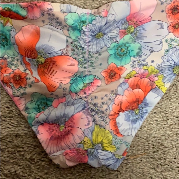 Victoria’s Secret Floral/Pink Reversible Bikini - Picture 4 of 6